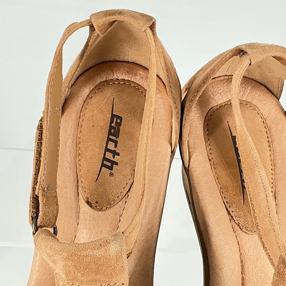 Earth Size 11 Biscuit Tan Suede Wedge Sandals Womens Ruched Ankle Strap Curvet - Picture 13 of 13